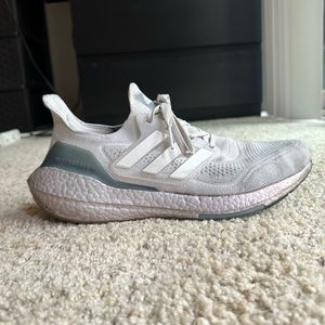 Adidas Ultraboost 22 - Size 10